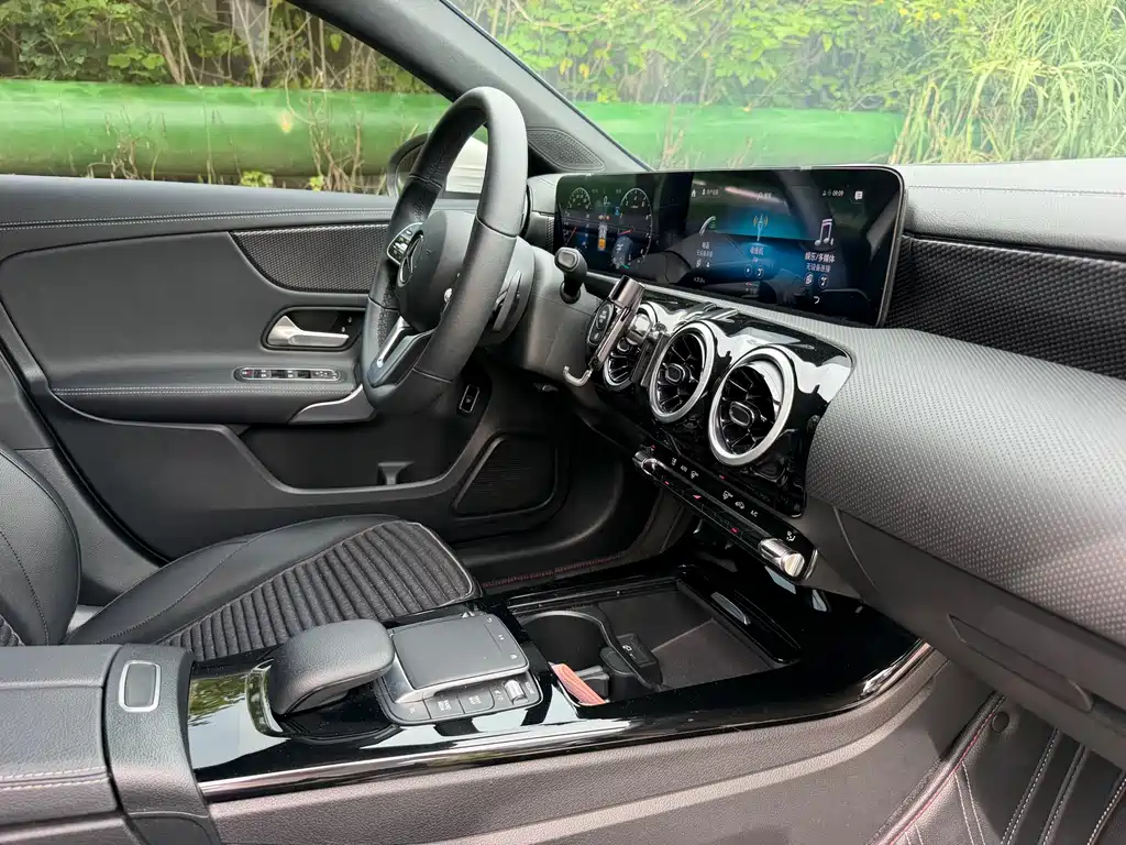 Mercedes-Benz A-Class 2020 — фото 12