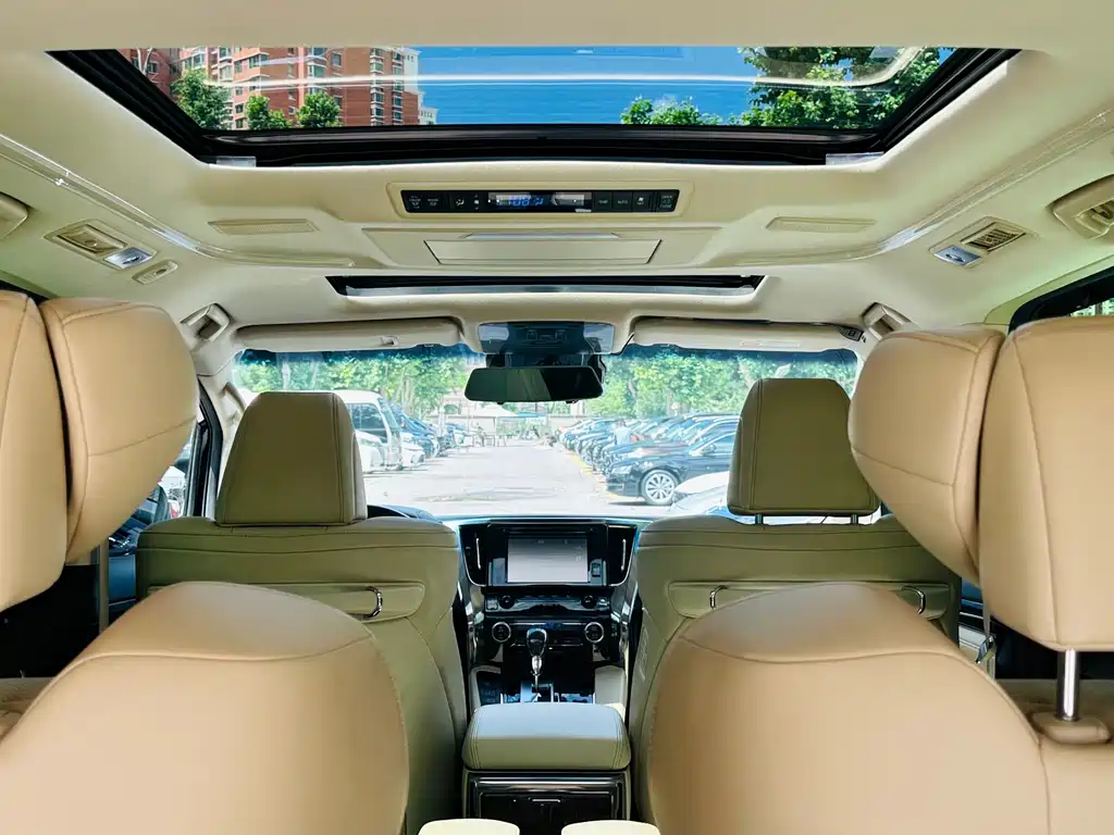 Toyota Alphard 2020 — фото 33