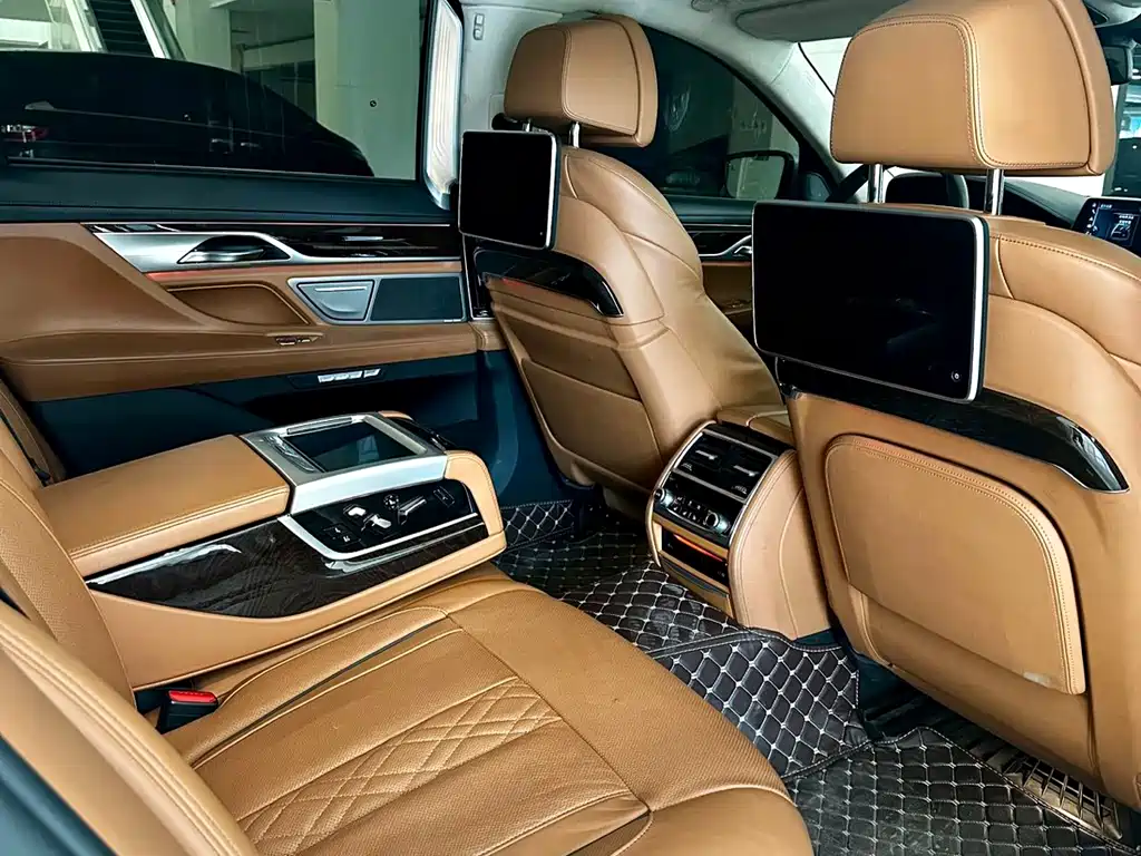 BMW 7 Series 2016 — фото 16