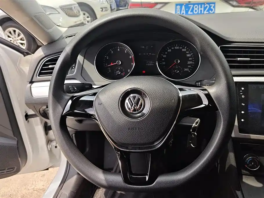 Volkswagen Lamando 2017 — фото 15