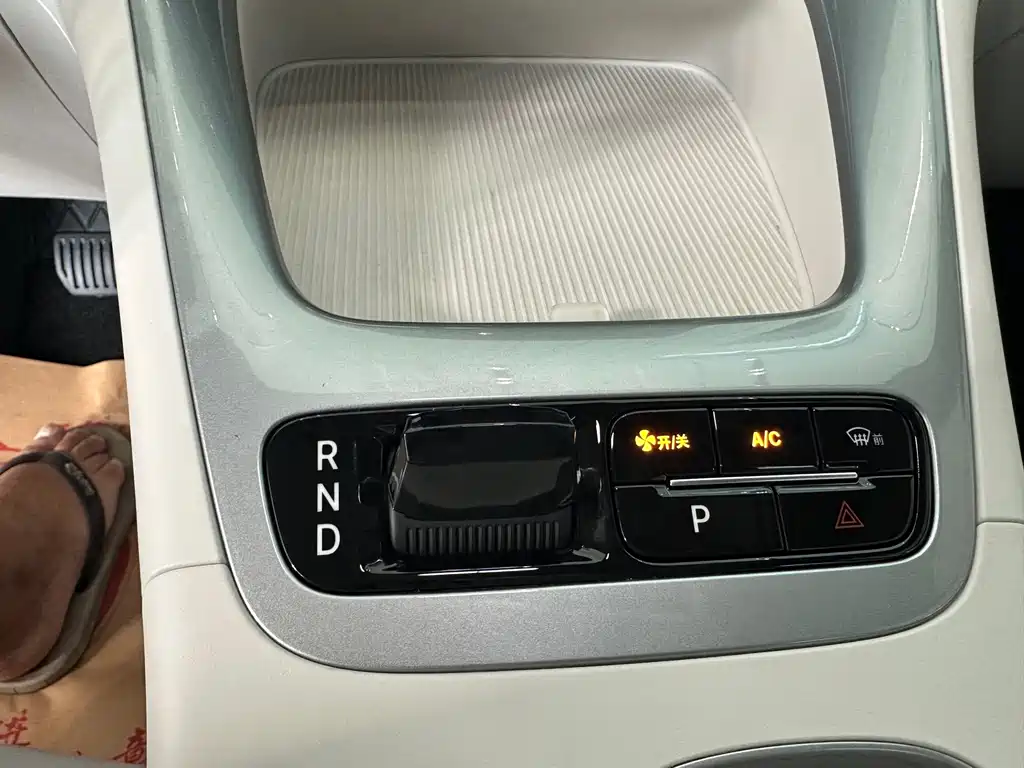 Geely Galaxy Starwish 2025 — фото 12