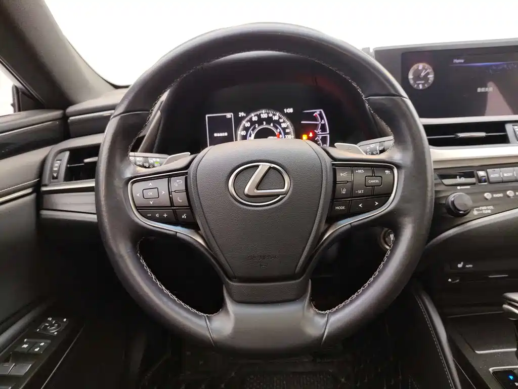 Lexus ES 2019 — фото 18