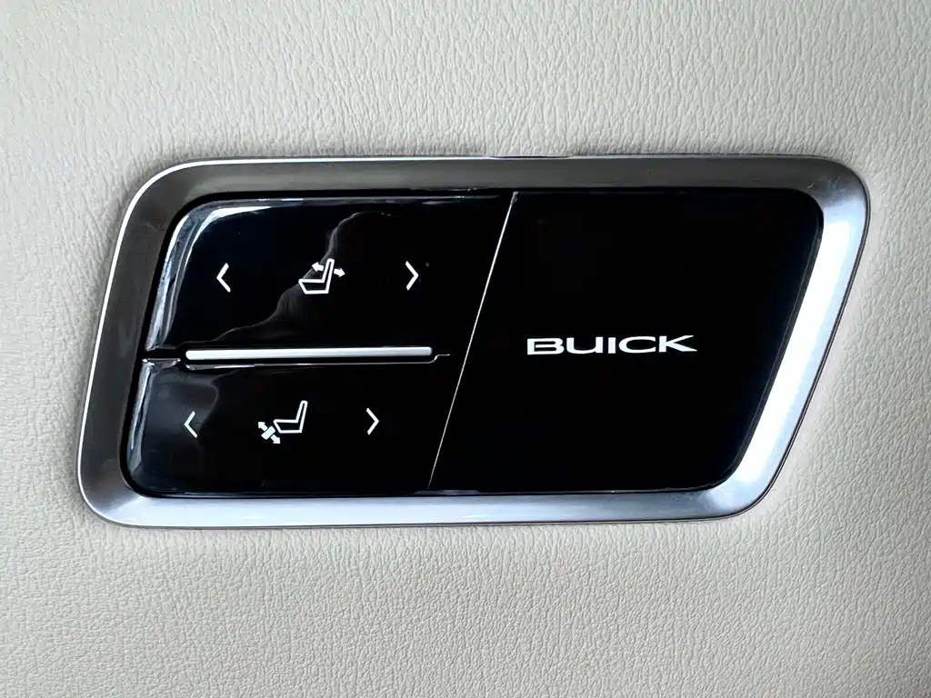 Buick GL8 2023 — фото 19