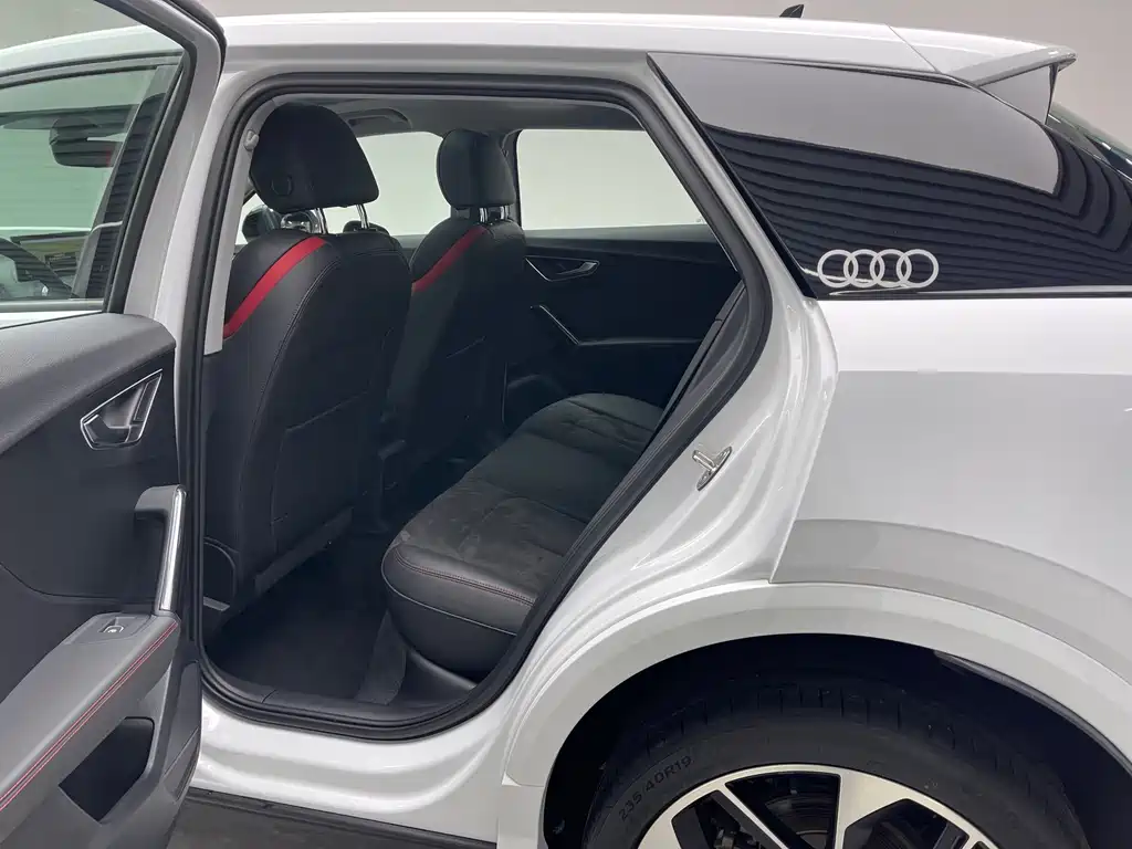 Audi Q2L 2024 — фото 17