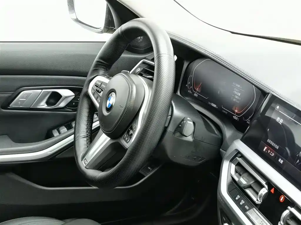 BMW 3 Series 2019 — фото 22