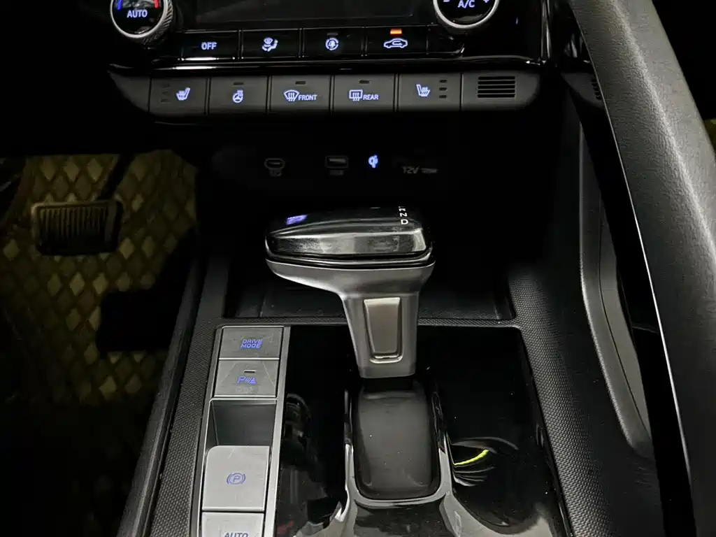 Hyundai Elantra 2023 — фото 16