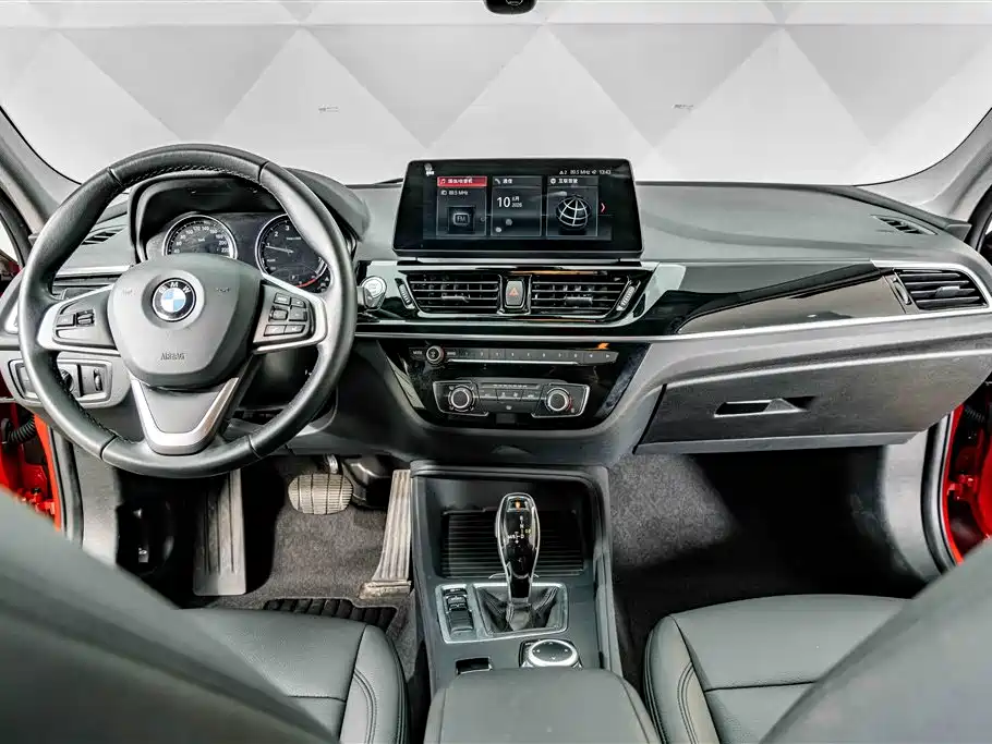BMW 1 Series 2022 — фото 13