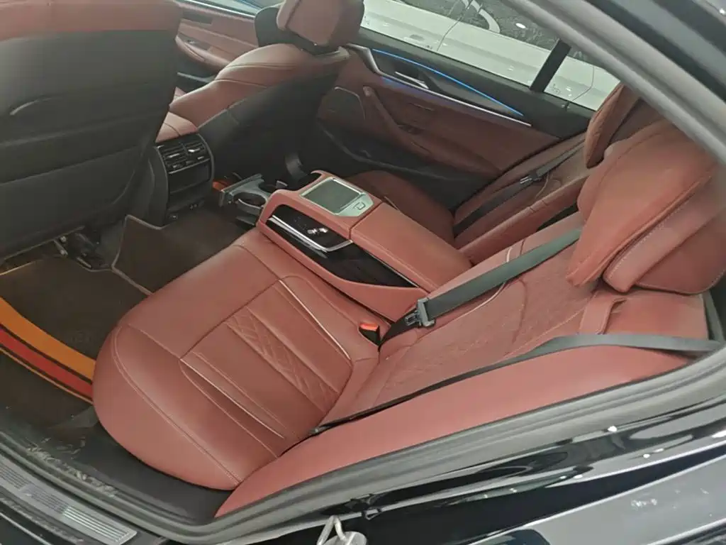 BMW 5 Series New Energy 2023 — фото 17