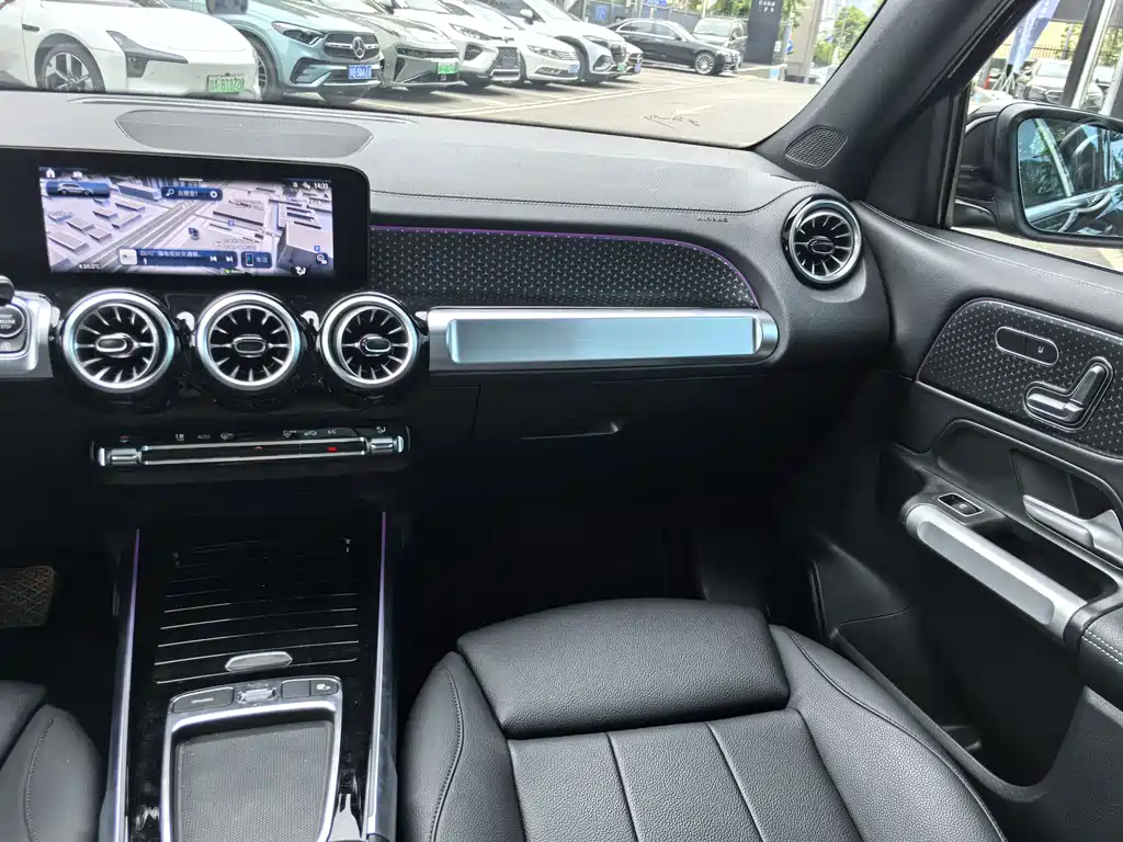 Mercedes-Benz GLB 2025 — фото 15
