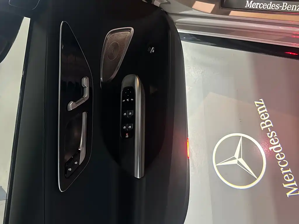 Mercedes-Benz C-Class 2023 — фото 14