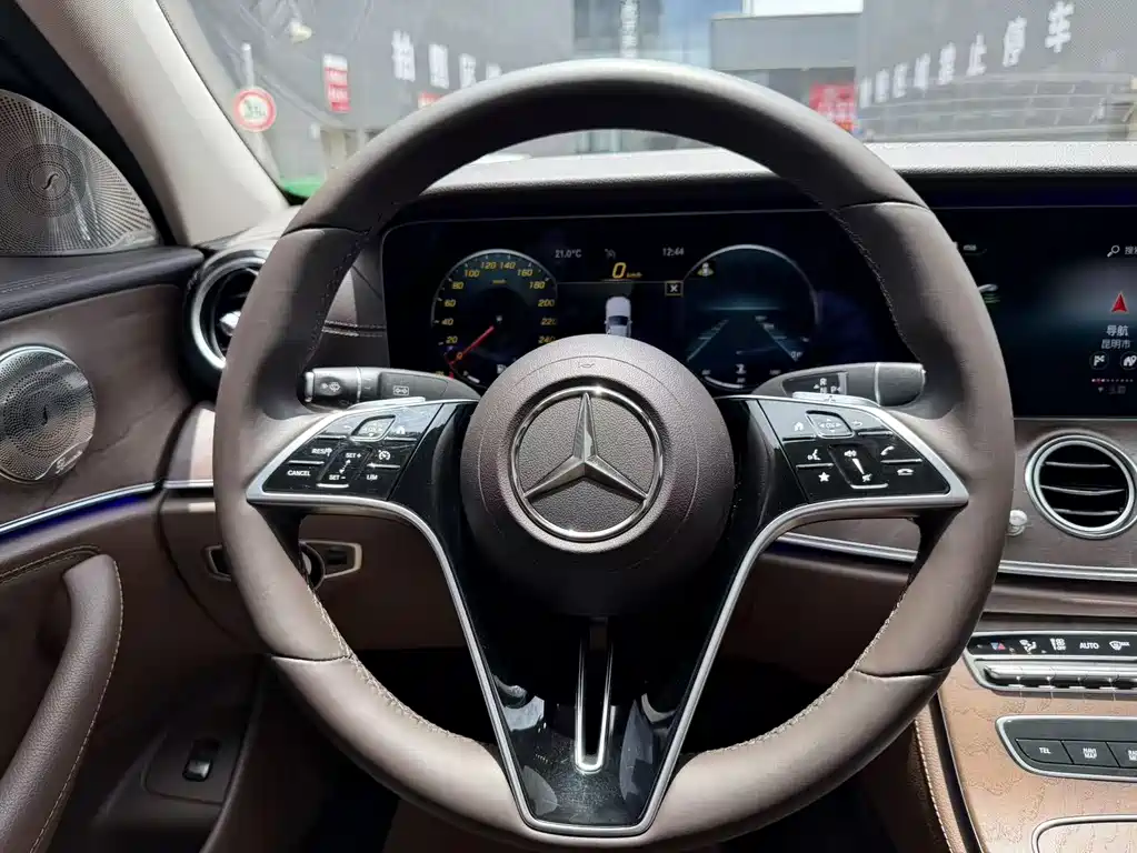 Mercedes-Benz E-Class 2020 — фото 15