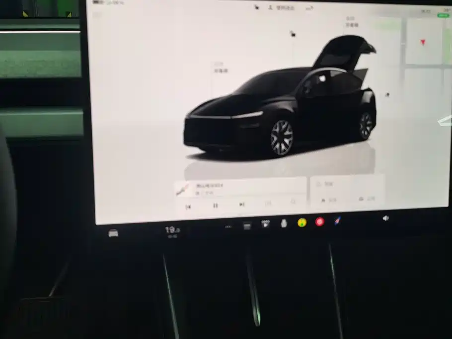Tesla Model Y L 2026 — фото 13