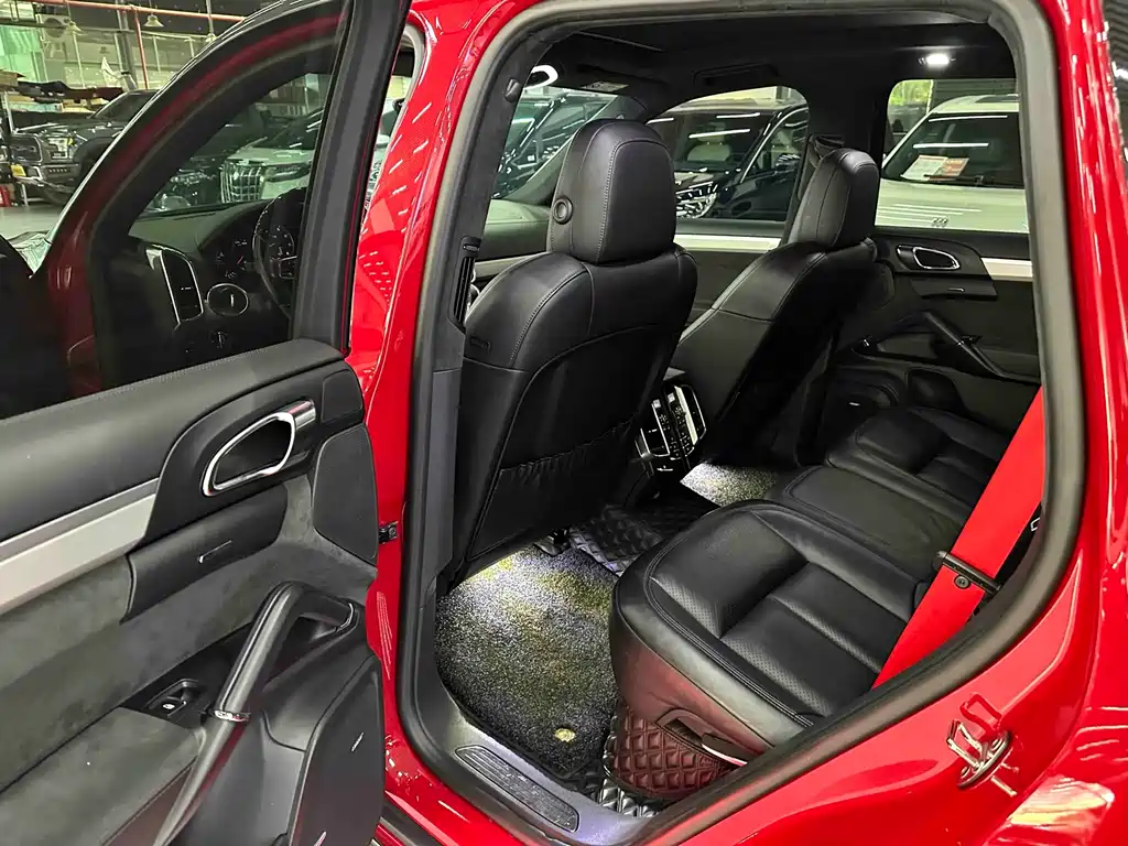 Porsche Cayenne 2016 — фото 10