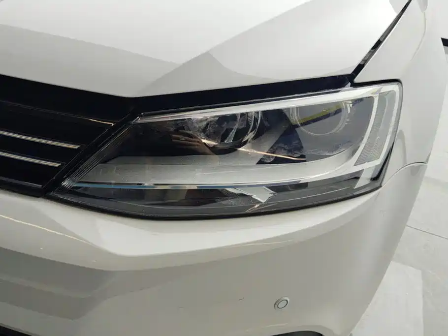 Volkswagen Sagitar 2014