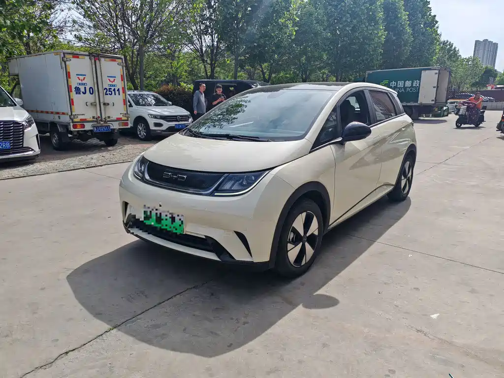 BYD Dolphin 2023