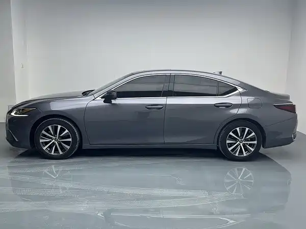Lexus ES 2021