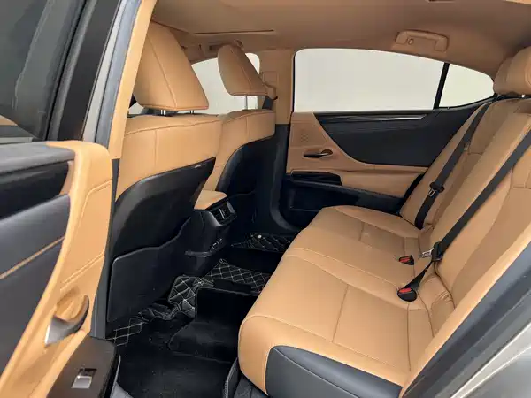 Lexus ES 2021