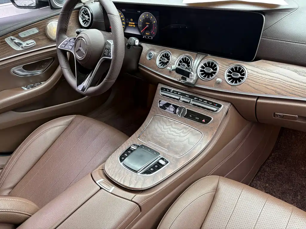 Mercedes-Benz E-Class 2016 — фото 16