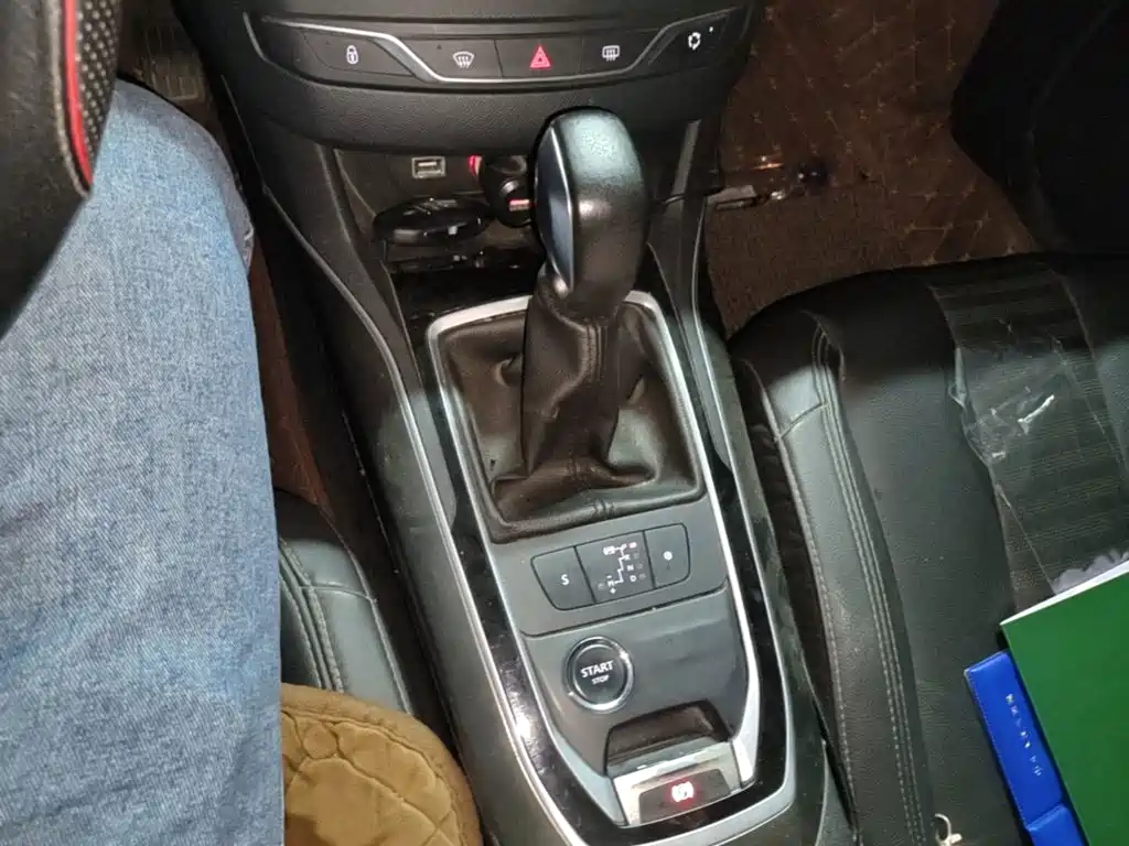 Peugeot 408 2015 — фото 14