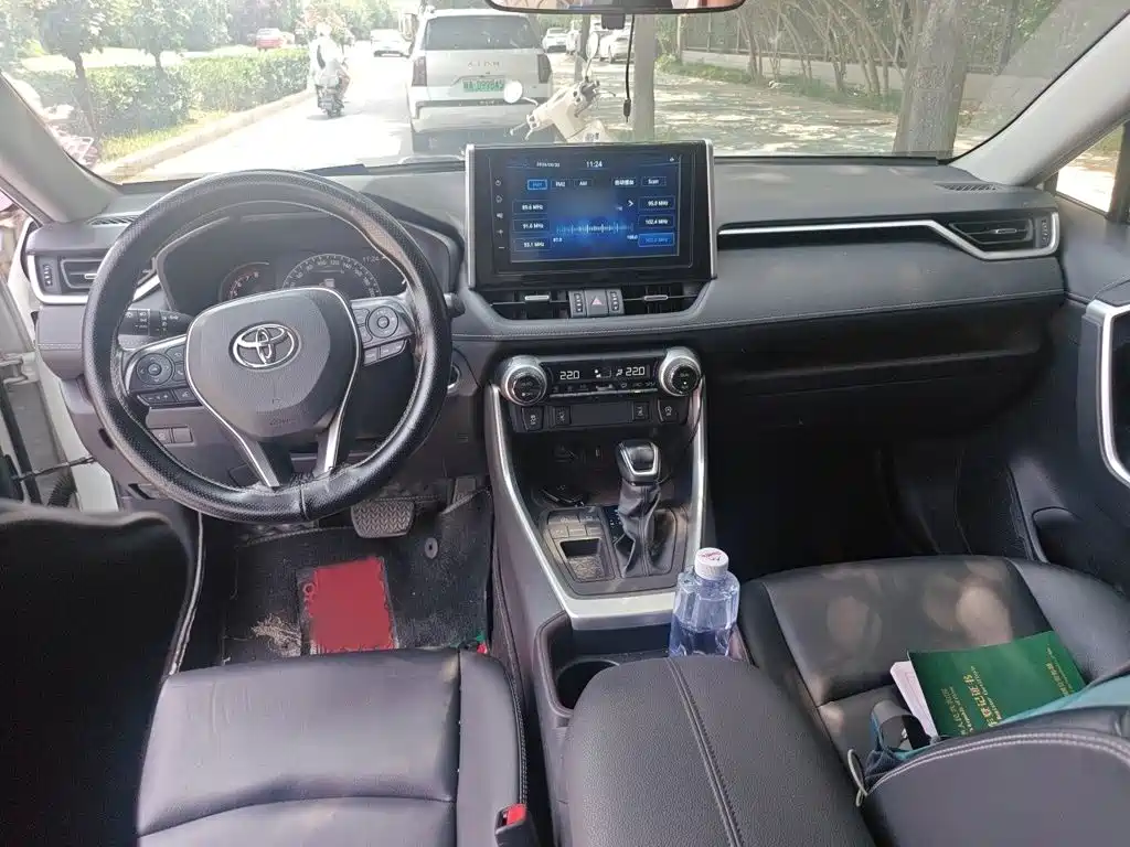 Toyota RAV4 2020 — фото 13