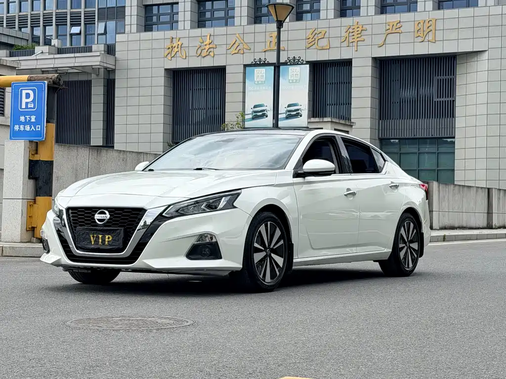 Nissan Teana 2022 — фото 1
