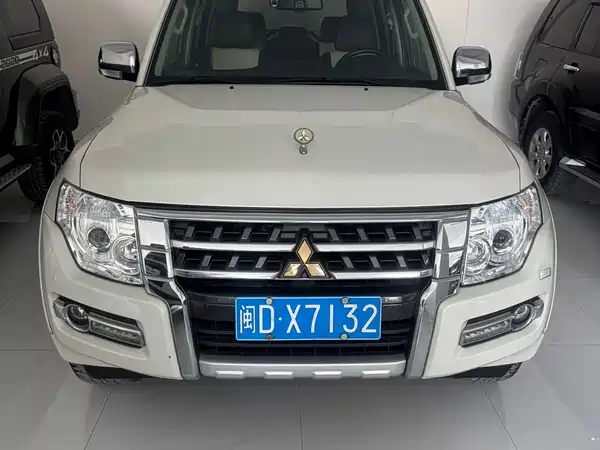 Mitsubishi Pajero 2020