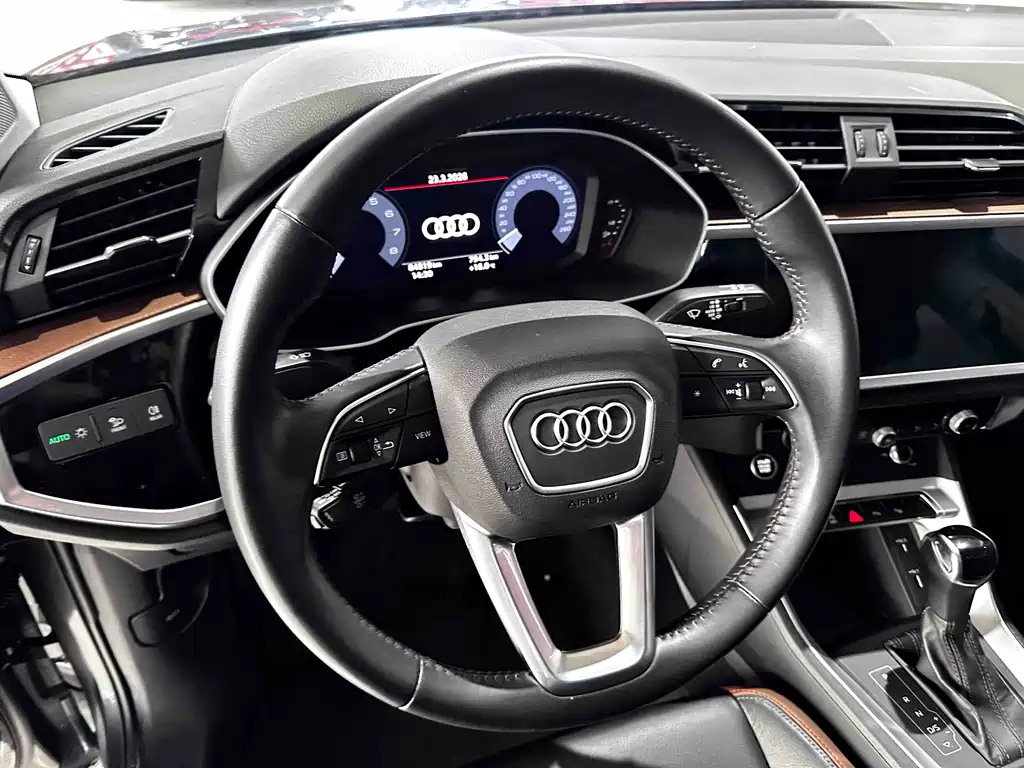 Audi Q3 2021 — фото 8