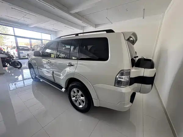 Mitsubishi Pajero 2020