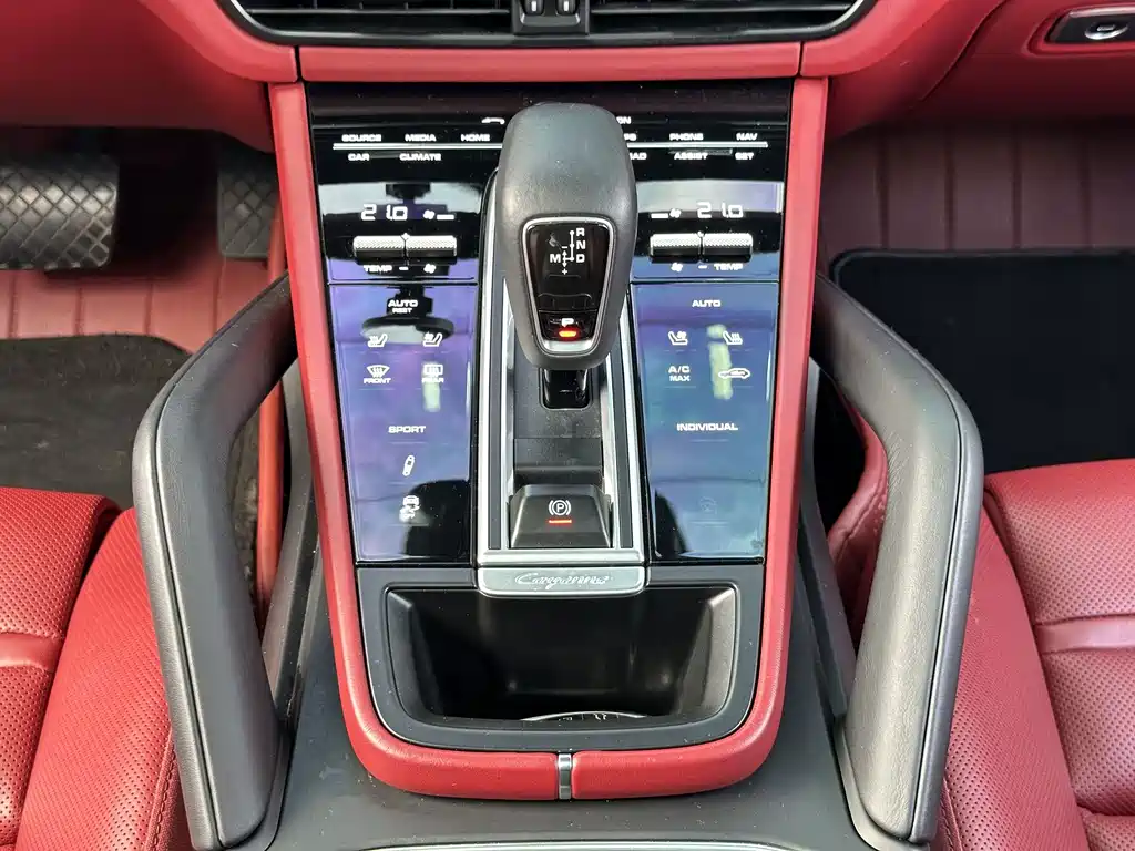 Porsche Cayenne 2020 — фото 10