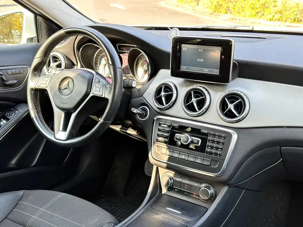 Mercedes-Benz GLA 2015 — фото 10