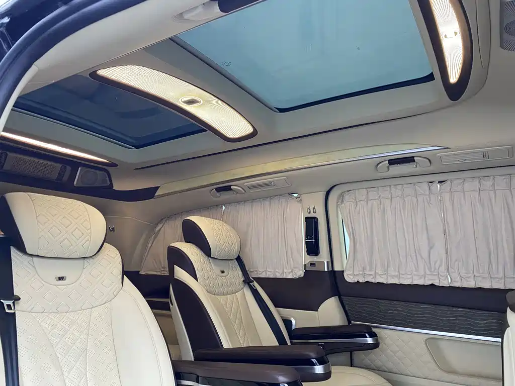 Mercedes-Benz V-Class 2020 — фото 15