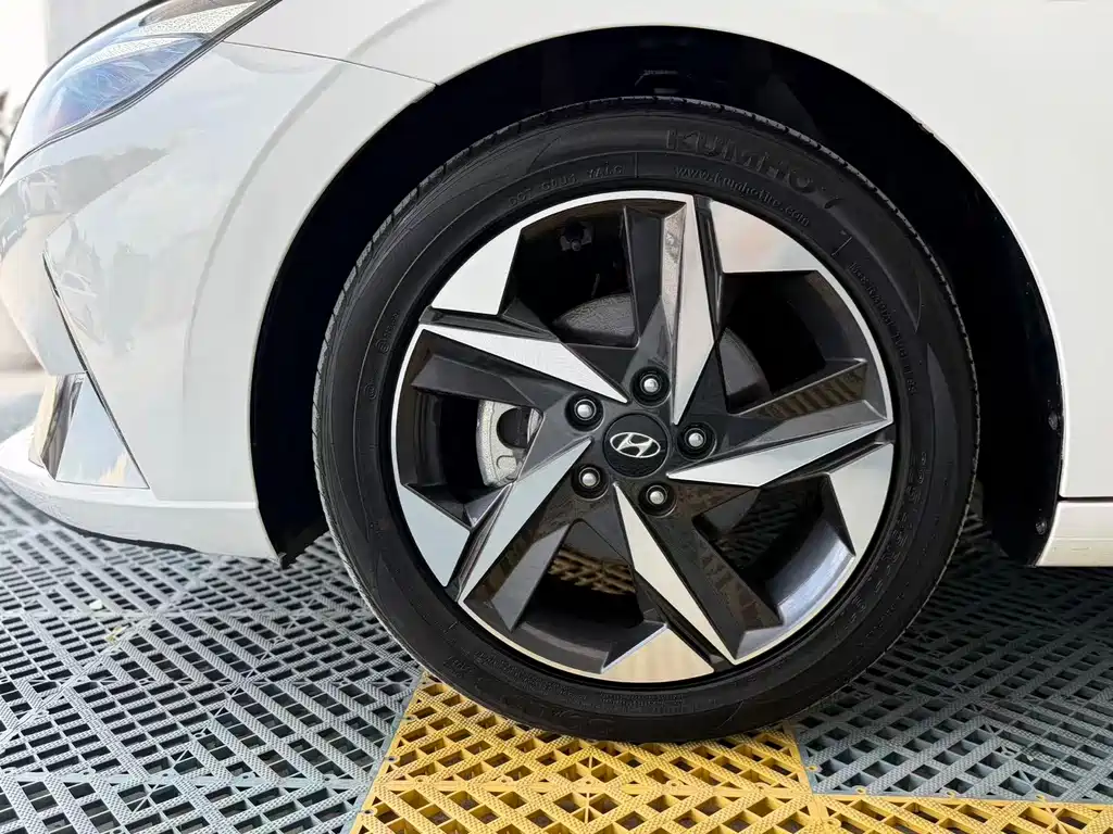 Hyundai Elantra 2022 — фото 24