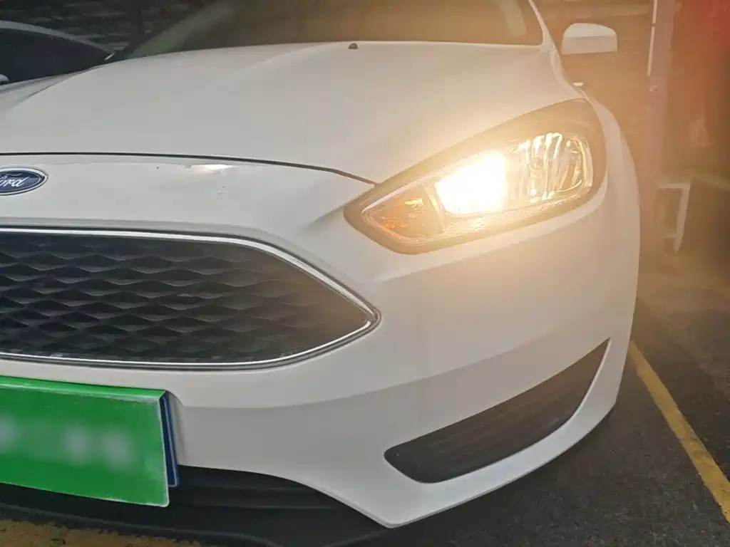 Ford Focus 2018 — фото 24