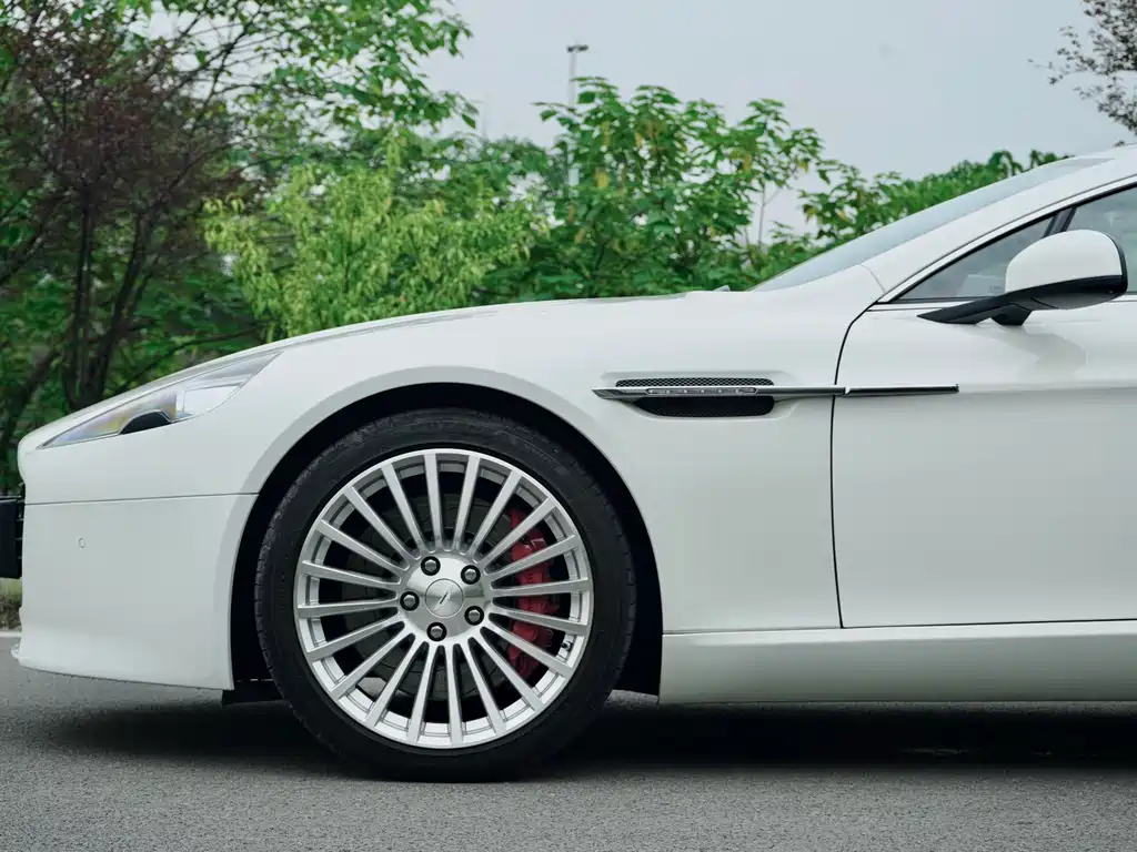 Aston Martin Rapide 2016 — фото 6
