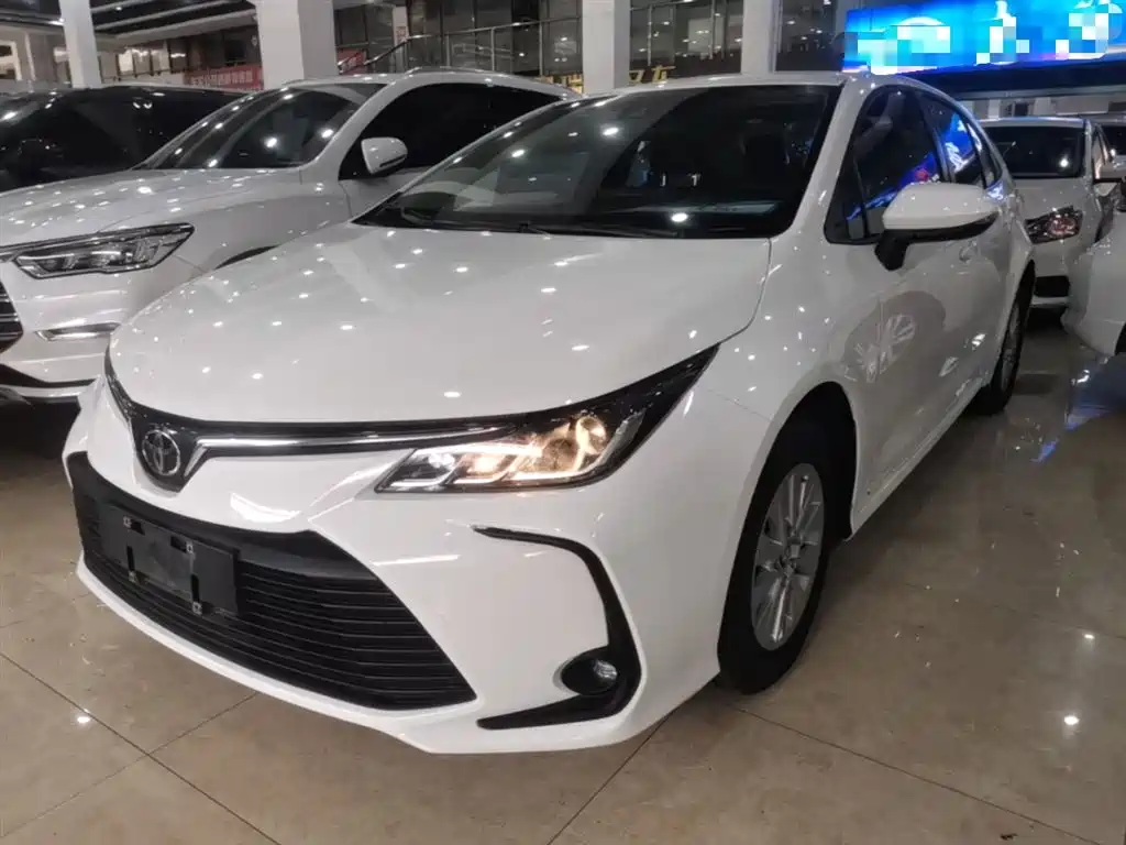 Toyota Corolla 2023 — фото 1