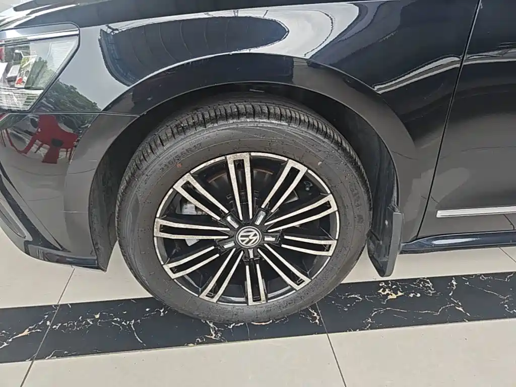 Volkswagen Passat 2017 — фото 23