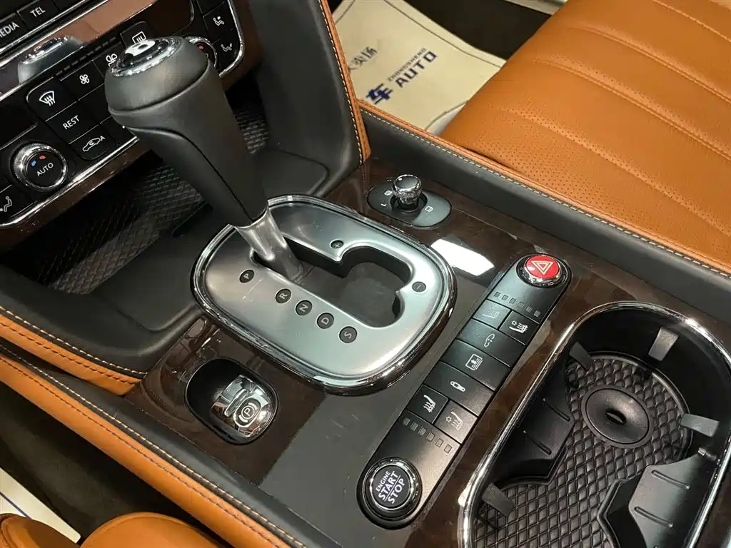 Bentley Flying Spur 2014 — фото 19