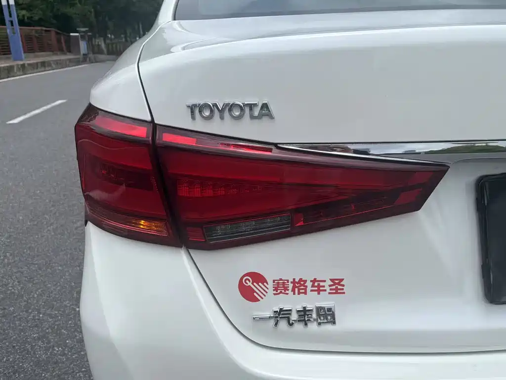 Toyota Crown 2017 — фото 17