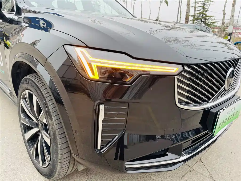 Volvo XC90 Plug-In Hybrid 2025 — фото 5