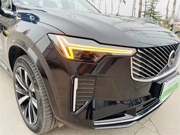 Volvo XC90 Plug-In Hybrid 2025