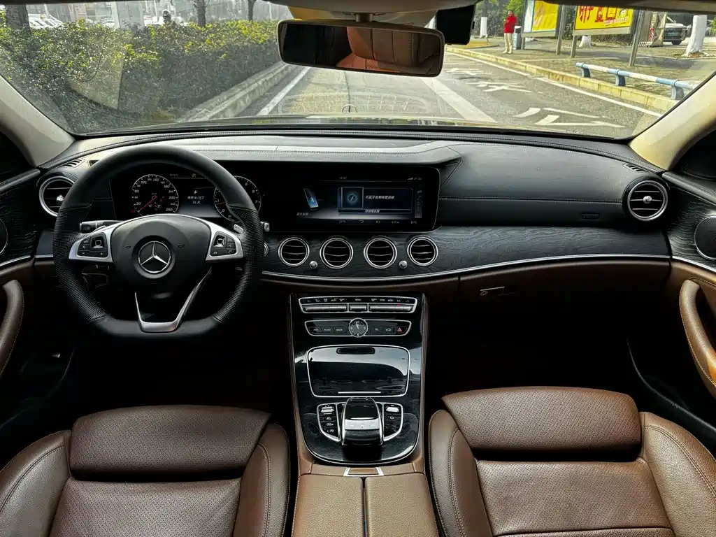 Mercedes-Benz E-Class 2016 — фото 15