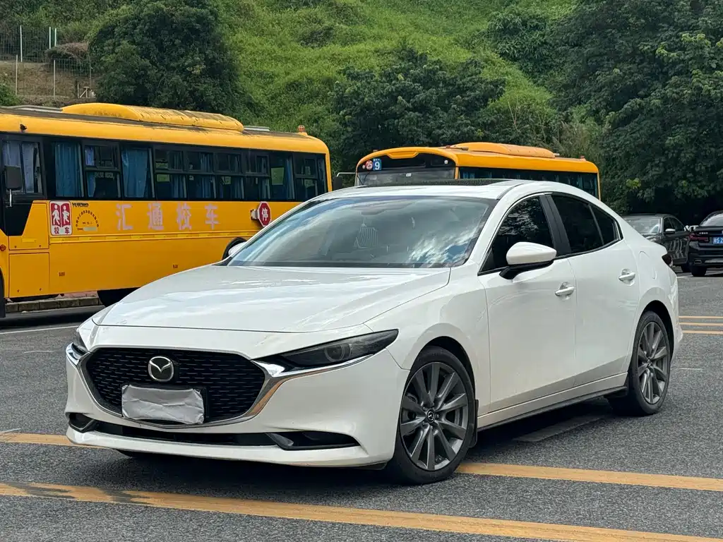 Mazda 3 Axela 2022 — фото 1