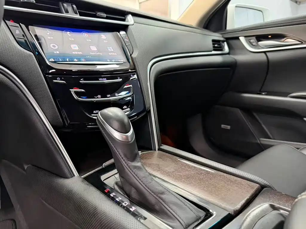 Cadillac XTS 2018 — фото 10