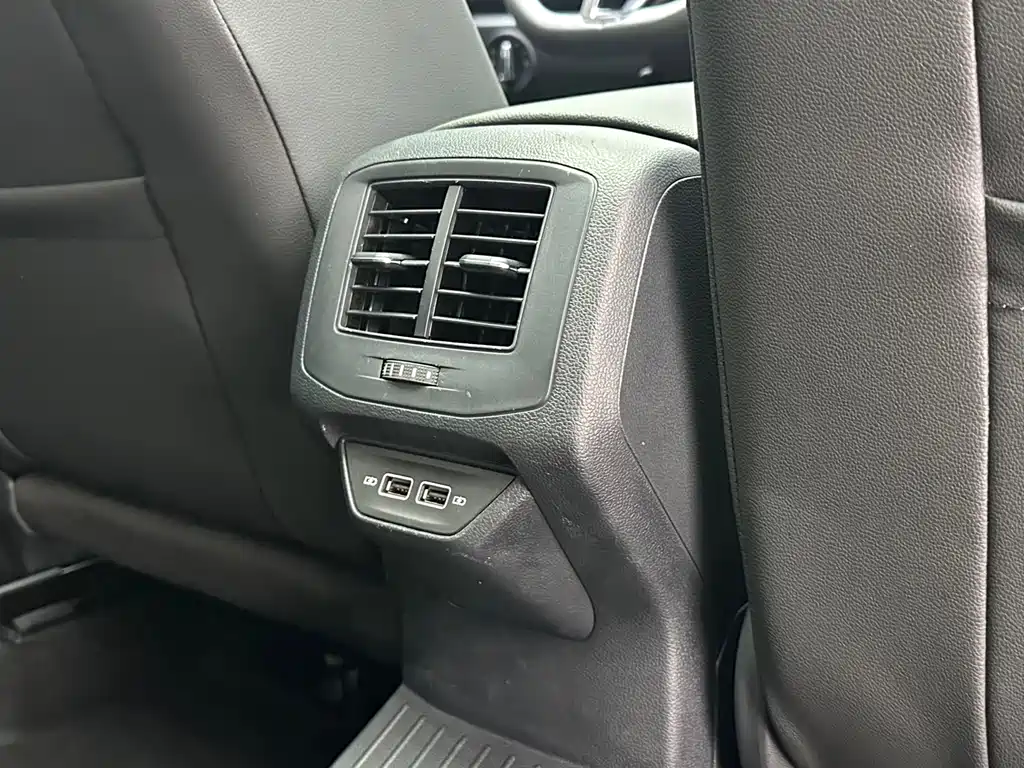 Volkswagen T-Roc 2023 — фото 14