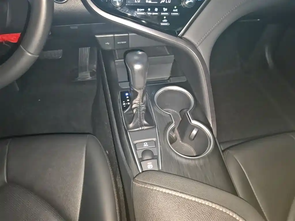 Toyota Camry 2022 — фото 14
