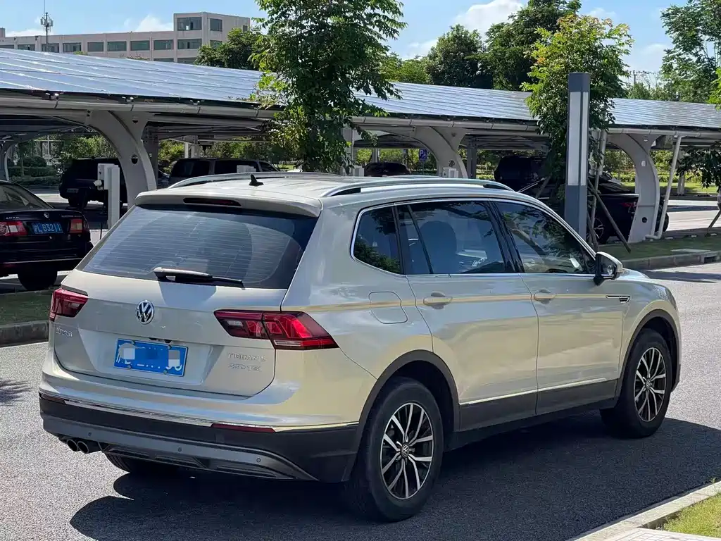 Volkswagen Tiguan L 2018 — фото 10