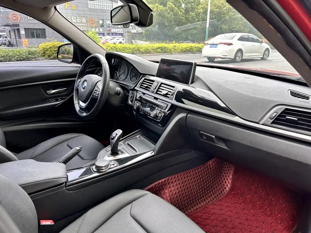 BMW 3 Series 2017 — фото 12