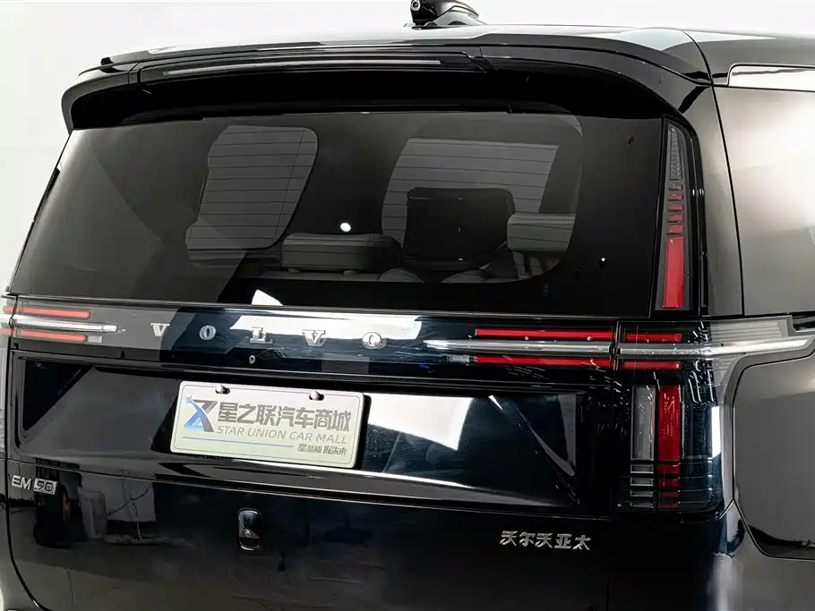 Volvo EM90 2025 — фото 8
