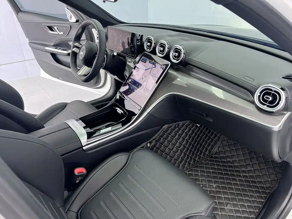 Mercedes-Benz C-Class 2024 — фото 10