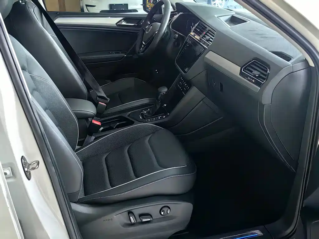 Volkswagen Tiguan L PHEV 2021 — фото 13